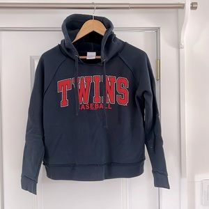 Women’s Size Small Twins Baseball Hoodie in Navy